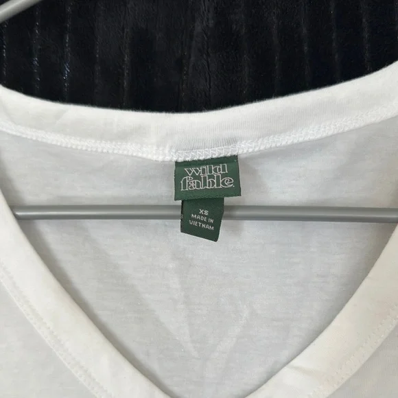 Wild Fable NWOT White V-Neck Crop Top Classic Crop Short Sleeves XS - Picture 2 of 4